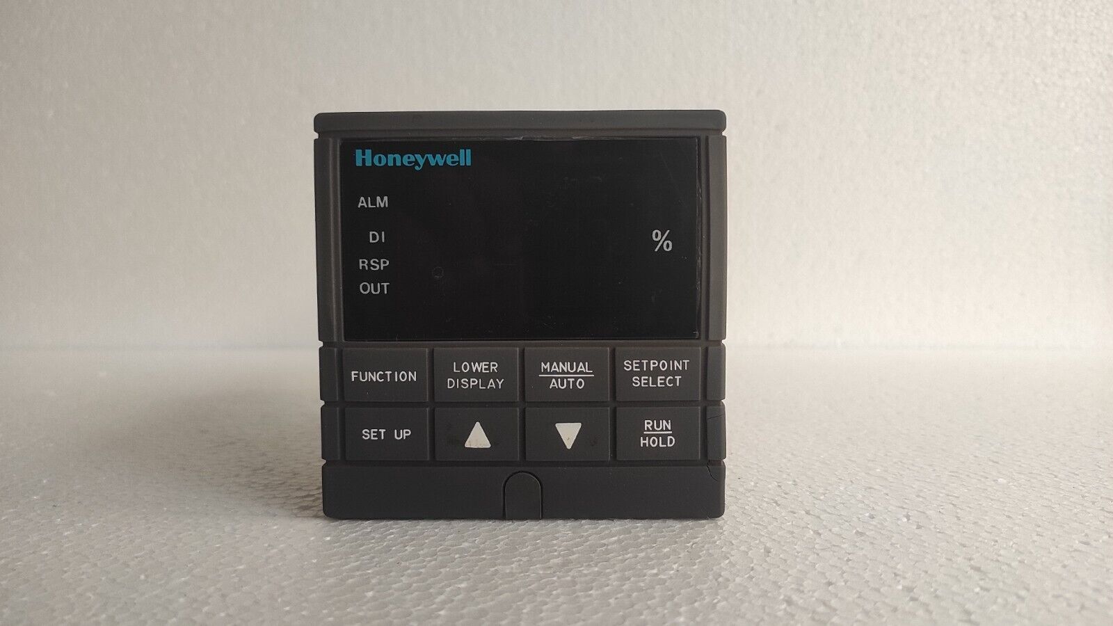 Honeywell udc3000 / UDC3000 Versa-Pro DC300E-E-0Ao-20-0000-0 Temp. Controller